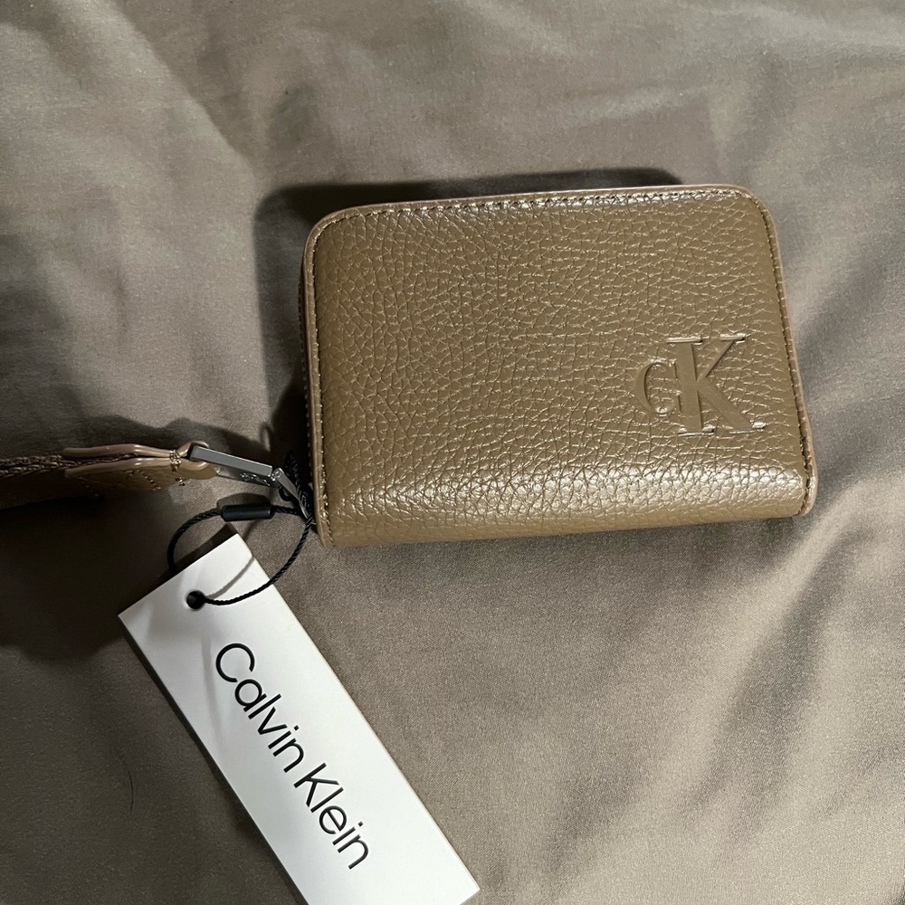 NWT Calvin Klein zip wallet